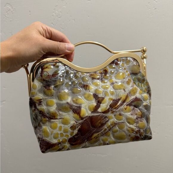 Unique Embossed Cowhide Handmade Double Kisslock Handbag, Includes Small Clutch - Picture 4 of 16